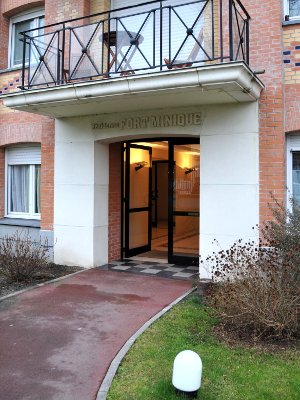 Studio meublé et décoré : 20 m² environ à louer sur Valenciennes