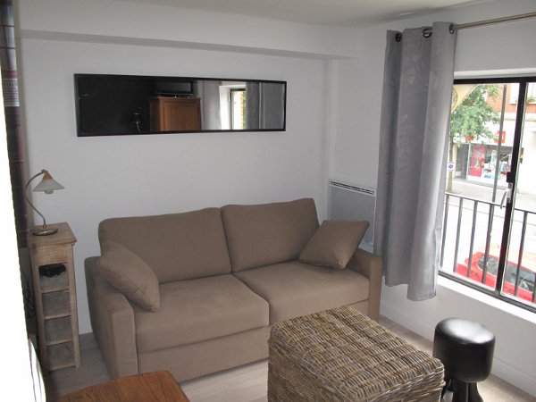 Small fully furnished studio apartment 15sqm to rent Valenciennes
